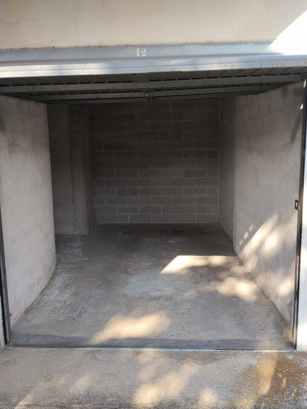 AFFITTASI SPAZIOSO GARAGE SINGOLO A VICENZA OVEST - Rif. 8409
In via Brigata Granatieri di Sardeg...