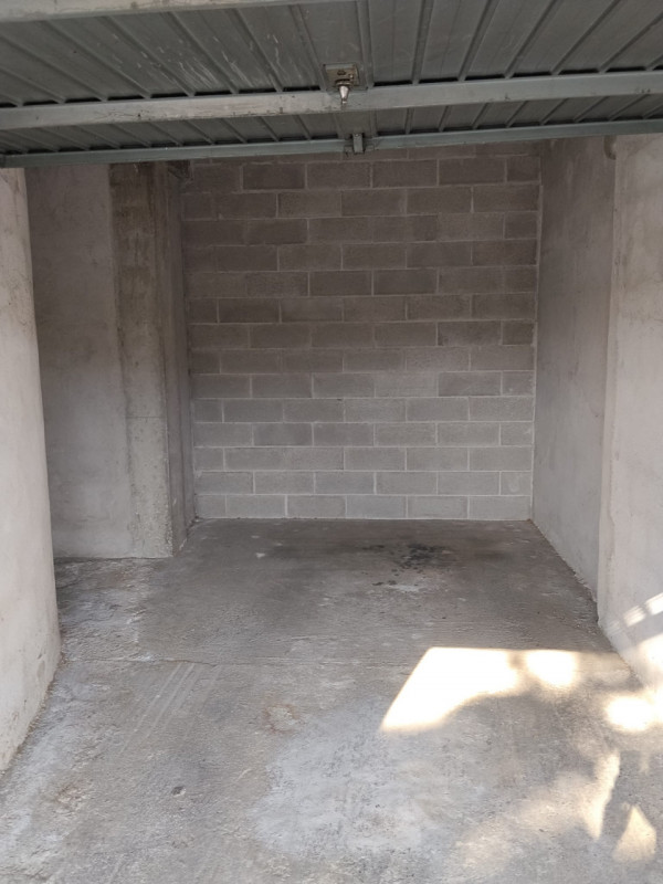 AFFITTASI SPAZIOSO GARAGE SINGOLO A VICENZA OVEST - Rif. 8409
In via Brigata Granatieri di Sardeg...