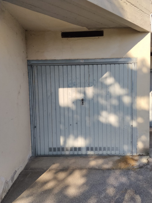 AFFITTASI SPAZIOSO GARAGE SINGOLO A VICENZA OVEST - Rif. 8409
In via Brigata Granatieri di Sardeg...