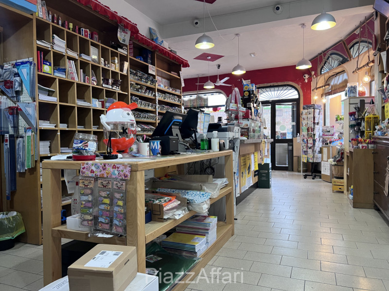 Cedesi su doppia strada di passaggio storica ed avviata tabaccheria - ricevitoria - cartoleria in...
