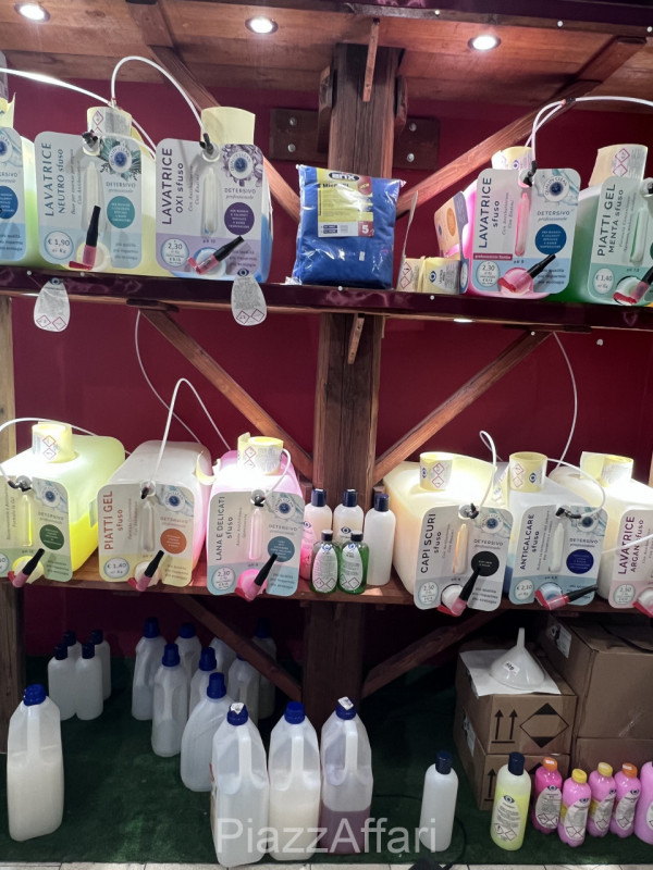 Cedesi su doppia strada di passaggio storica ed avviata tabaccheria - ricevitoria - cartoleria in...