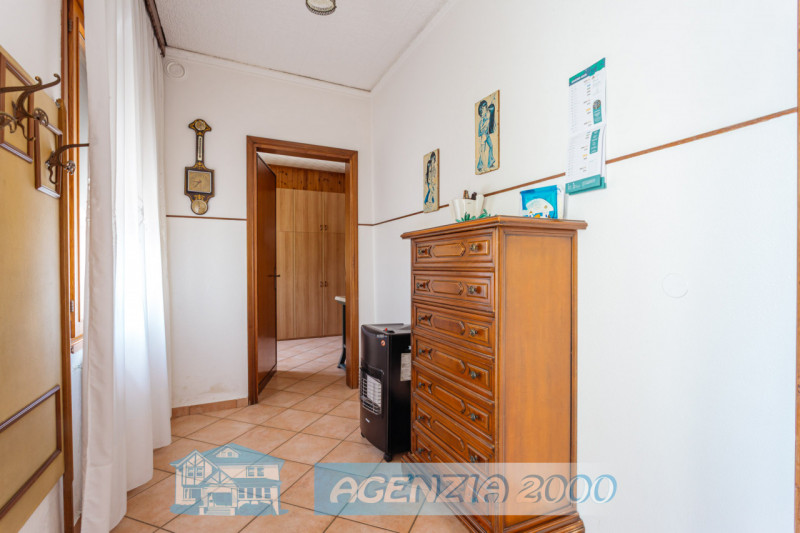 CERCHI UNA CASA DI CAMPAGNA CON AMPIO GIARDINO E MAGAZZINO ??? POCO DISTANTE DAL CENTRO DI ANGUIL...