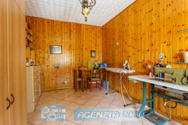 CERCHI UNA CASA DI CAMPAGNA CON AMPIO GIARDINO E MAGAZZINO ??? POCO DISTANTE DAL CENTRO DI ANGUIL...