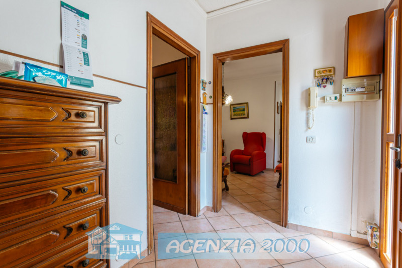 CERCHI UNA CASA DI CAMPAGNA CON AMPIO GIARDINO E MAGAZZINO ??? POCO DISTANTE DAL CENTRO DI ANGUIL...