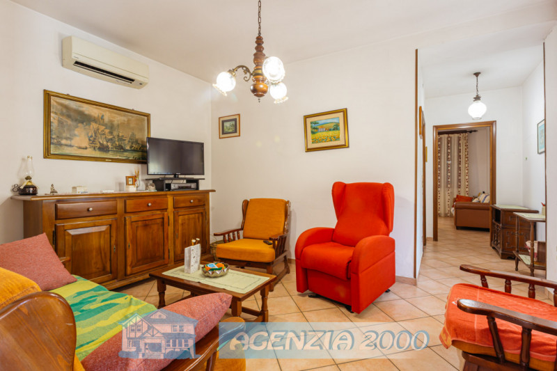 CERCHI UNA CASA DI CAMPAGNA CON AMPIO GIARDINO E MAGAZZINO ??? POCO DISTANTE DAL CENTRO DI ANGUIL...