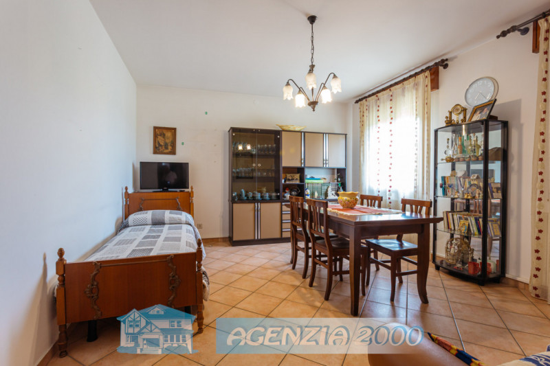 CERCHI UNA CASA DI CAMPAGNA CON AMPIO GIARDINO E MAGAZZINO ??? POCO DISTANTE DAL CENTRO DI ANGUIL...