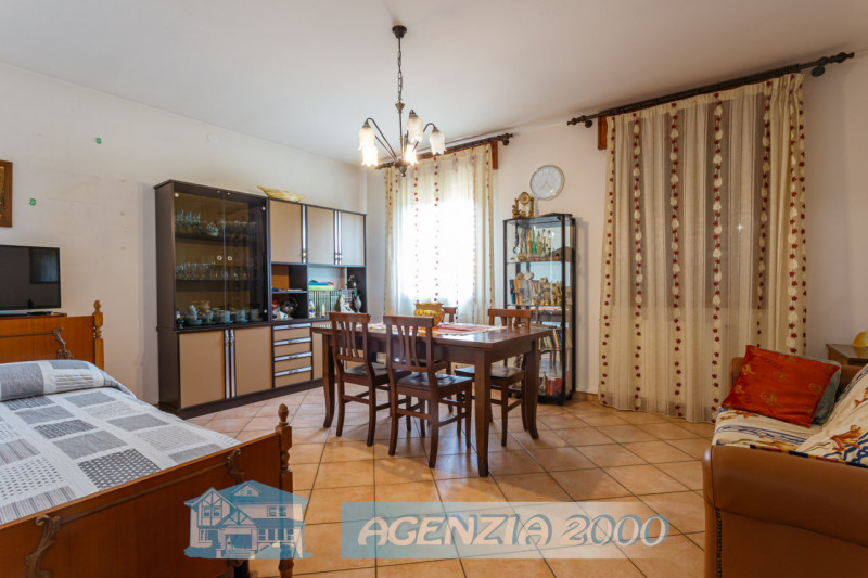CERCHI UNA CASA DI CAMPAGNA CON AMPIO GIARDINO E MAGAZZINO ??? POCO DISTANTE DAL CENTRO DI ANGUIL...