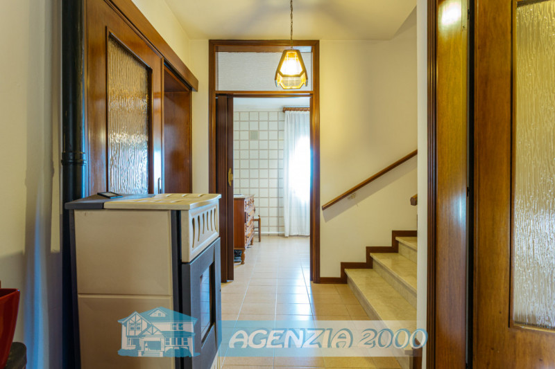 CERCHI UNA CASA DI CAMPAGNA CON AMPIO GIARDINO E MAGAZZINO ??? POCO DISTANTE DAL CENTRO DI ANGUIL...