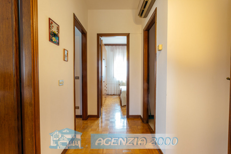 CERCHI UNA CASA DI CAMPAGNA CON AMPIO GIARDINO E MAGAZZINO ??? POCO DISTANTE DAL CENTRO DI ANGUIL...