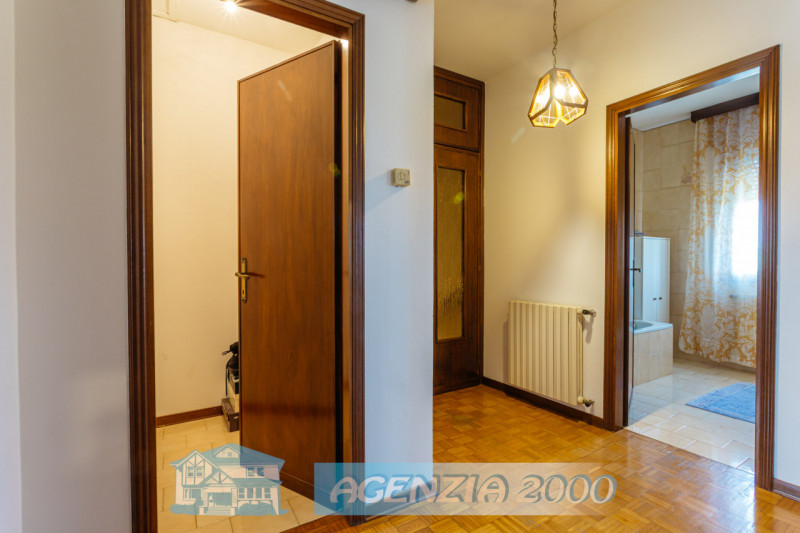 CERCHI UNA CASA DI CAMPAGNA CON AMPIO GIARDINO E MAGAZZINO ??? POCO DISTANTE DAL CENTRO DI ANGUIL...