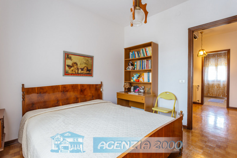 CERCHI UNA CASA DI CAMPAGNA CON AMPIO GIARDINO E MAGAZZINO ??? POCO DISTANTE DAL CENTRO DI ANGUIL...