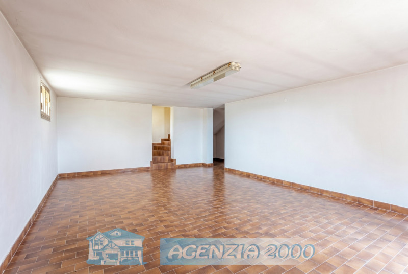 CERCHI UNA CASA DI CAMPAGNA CON AMPIO GIARDINO E MAGAZZINO ??? POCO DISTANTE DAL CENTRO DI ANGUIL...