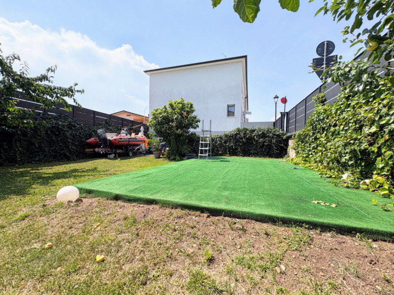 ZANE' porzione di villa con 300 mq. di giardino € 335.000,00

08.07.2026 OPEN HOUSE DAY dalle 17....