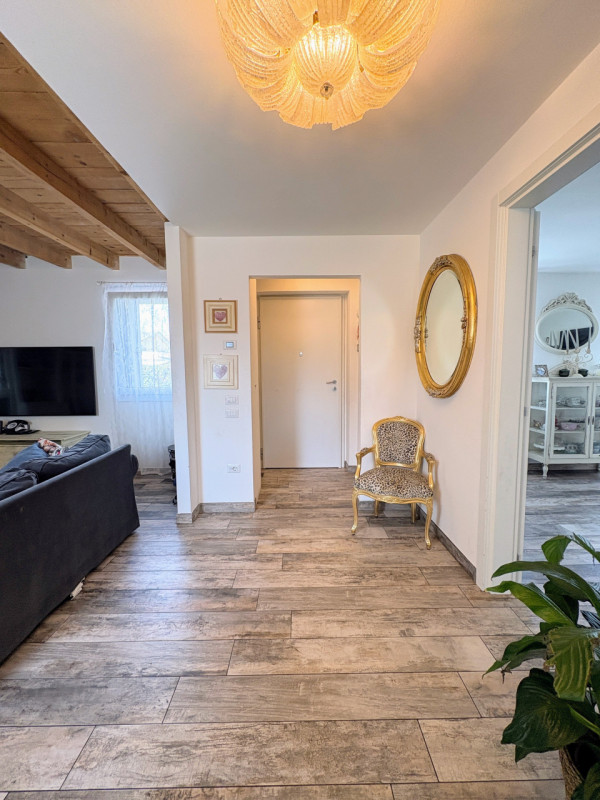ZANE' porzione di villa con 300 mq. di giardino € 335.000,00

Trattativa Unica immobiliare, via P...