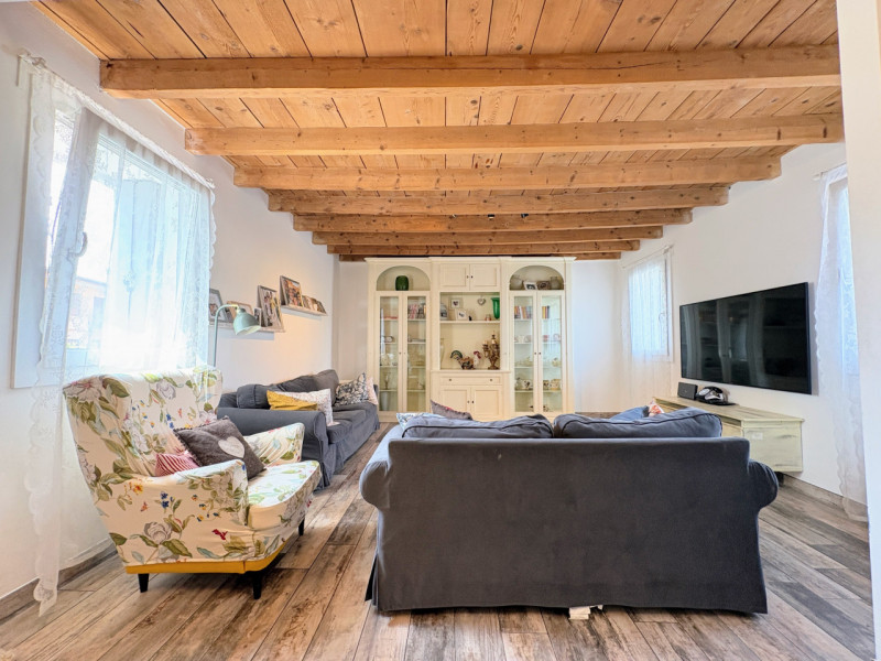 ZANE' porzione di villa con 300 mq. di giardino € 335.000,00

Trattativa Unica immobiliare, via P...