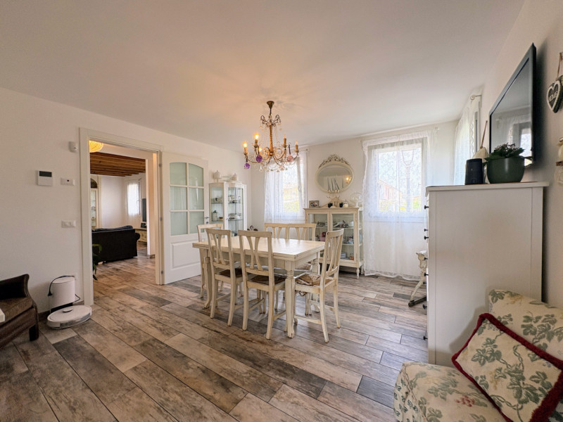 ZANE' porzione di villa con 300 mq. di giardino € 335.000,00

Trattativa Unica immobiliare, via P...