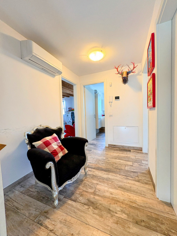 ZANE' porzione di villa con 300 mq. di giardino € 335.000,00

Trattativa Unica immobiliare, via P...