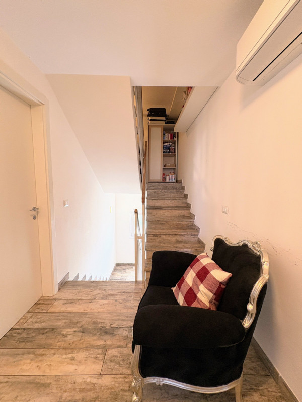 ZANE' porzione di villa con 300 mq. di giardino € 335.000,00

Trattativa Unica immobiliare, via P...