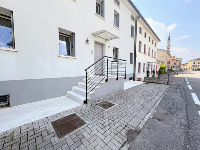 ZANE' porzione di villa con 300 mq. di giardino € 335.000,00

Trattativa Unica immobiliare, via P...