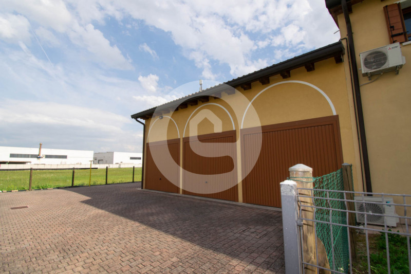 CADONEGHE - Mezzavia. Proponiamo appartamento su palazzina di recente costruzione di sole 5 unità...