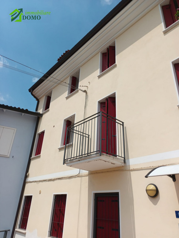 Ampio mini appartamento arredato in centro a Santorso con posto auto

TRE BUONI MOTIVI PER ACQUIS...