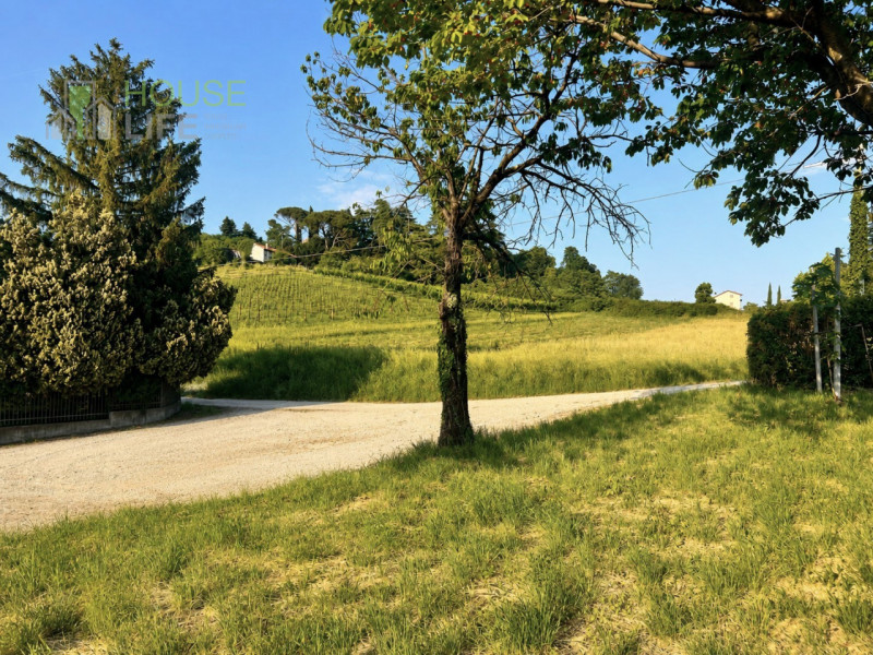 BREGANZE: in ottima posizione comoda al centro con splendida vista sulle colline, vendesi TERRENO...