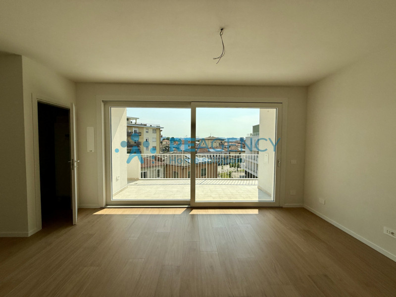Stai cercando un NUOVO APPARTAMENTO TRICAMERE CON TERRAZZO ABITABILE IN CLASSE A4?

Approfitta de...