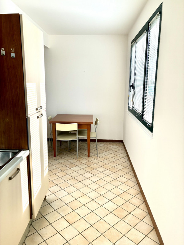 (Per INFO Monica 3482688677) Nel cuore di Noventa Padovana, in zona centrale servita da tutti i p...