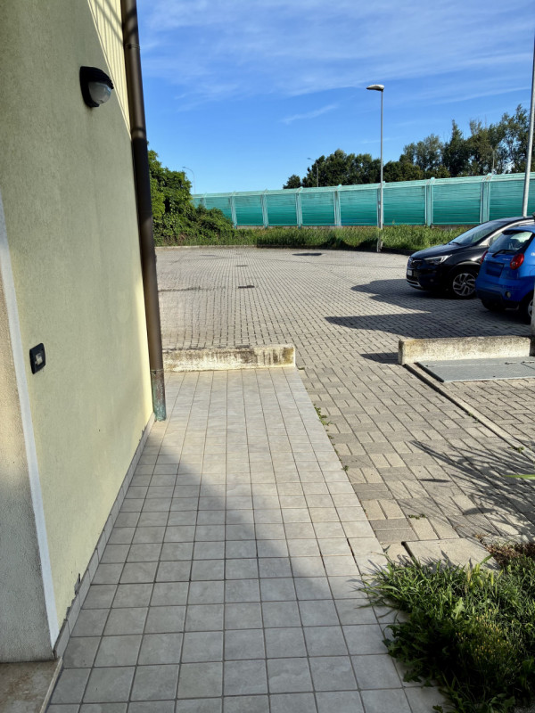 (Per INFO Monica 3482688677) Nel cuore di Noventa Padovana, in zona centrale servita da tutti i p...