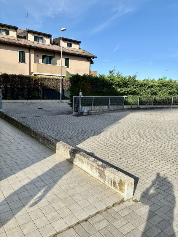 (Per INFO Monica 3482688677) Nel cuore di Noventa Padovana, in zona centrale servita da tutti i p...
