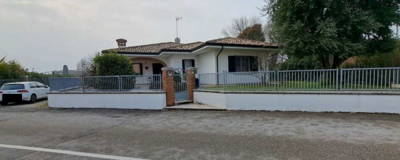 Rif. A.A.2758-24

Vendita all'asta - abitazione in villini su 2 piani in data 21 luglio 2026

Des...