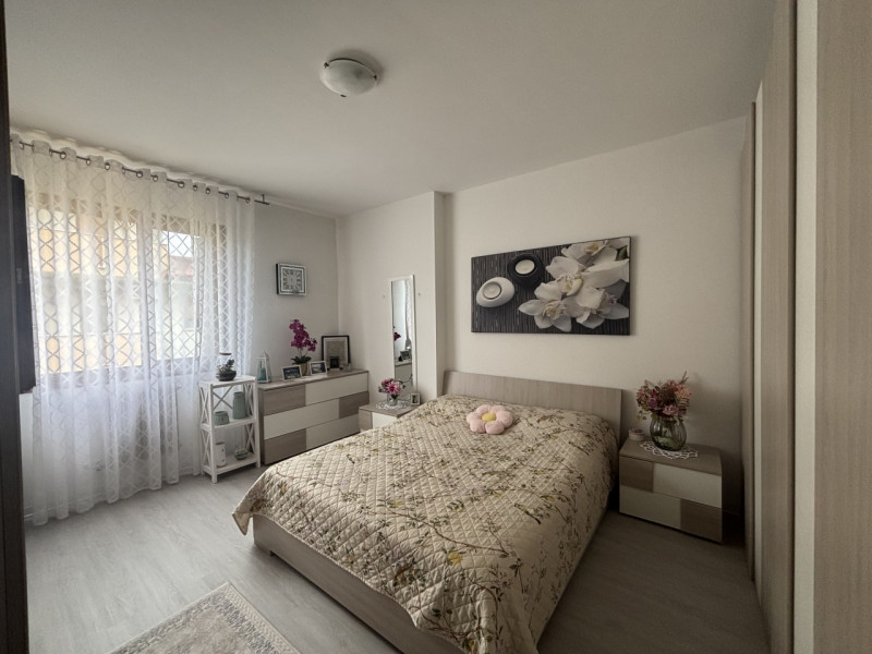 Proponiamo in vendita un luminoso appartamento situato al secondo piano di una palazzina ben tenu...
