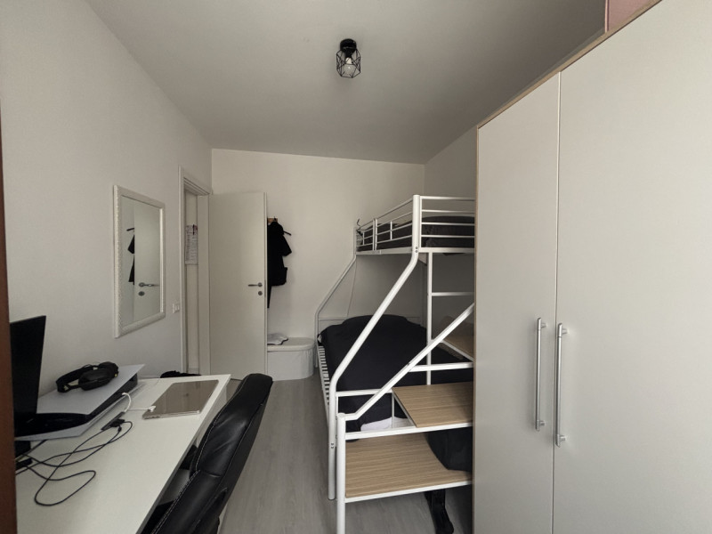 Proponiamo in vendita un luminoso appartamento situato al secondo piano di una palazzina ben tenu...