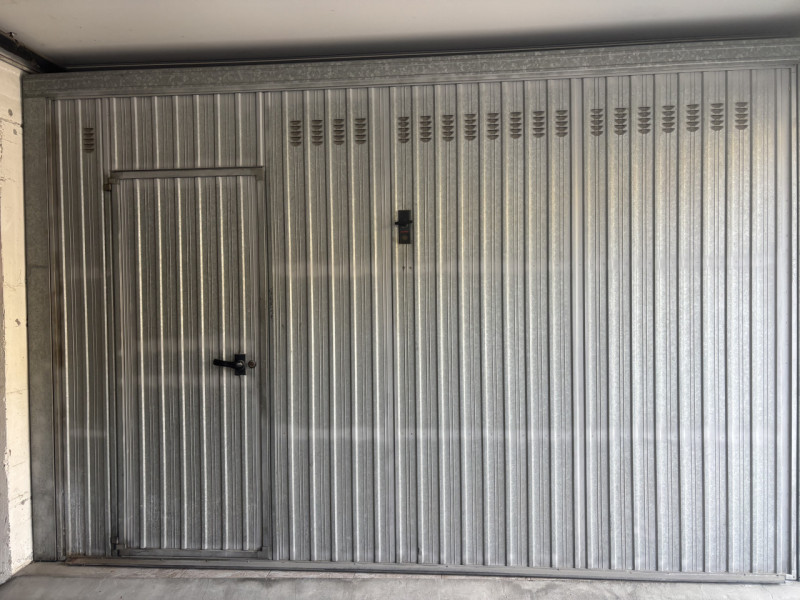 Proponiamo in vendita un luminoso appartamento situato al secondo piano di una palazzina ben tenu...