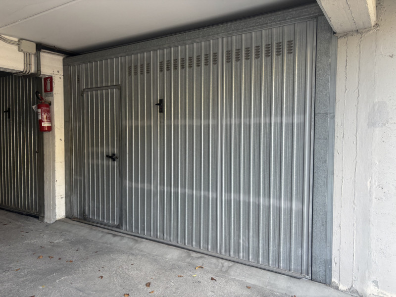 Proponiamo in vendita un luminoso appartamento situato al secondo piano di una palazzina ben tenu...