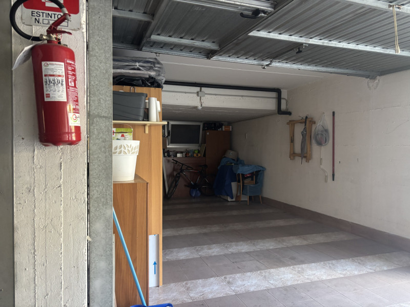 Proponiamo in vendita un luminoso appartamento situato al secondo piano di una palazzina ben tenu...