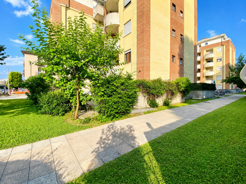 In uno dei quartieri più apprezzati e richiesti di Vicenza, grazie alla vicinanza ai principali s...