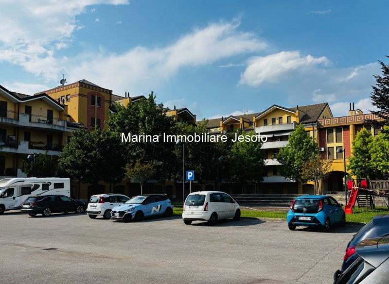 Scopri questo grazioso appartamento bilocale situato nel cuore della tranquilla zona Debba, un'ar...