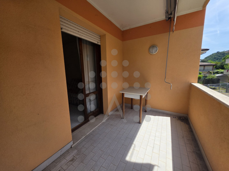 Ci sono appartamenti che, già al primo ingresso, trasmettono una sensazione precisa: quella di av...