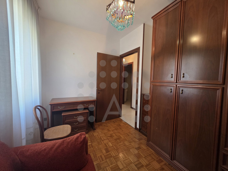 Ci sono appartamenti che, già al primo ingresso, trasmettono una sensazione precisa: quella di av...
