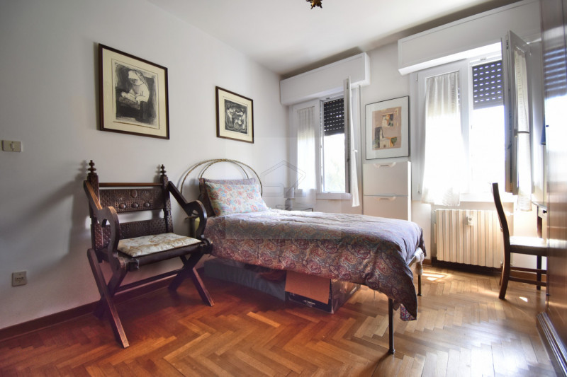 SACRA FAMIGLIA – PADOVA
Se stai cercando spazi generosi, luminosità e una posizione davvero esclu...