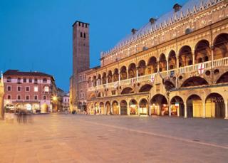 PADOVA CENTRO PIAZZE PALAZZETTO CIELO TERRA: l'immobile si torva nel cuore del centro storico di ...