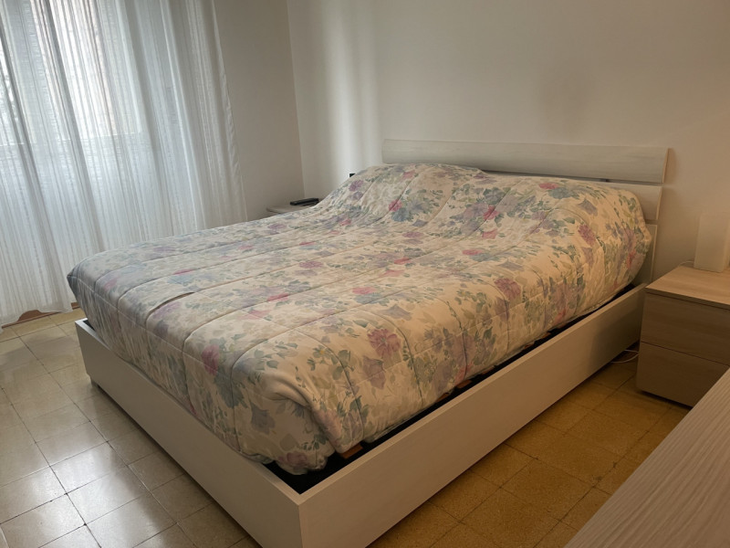In piccolo contesto anni 70 di sole 6 unità abitative, in un quartiere ben servito e comodo al ce...