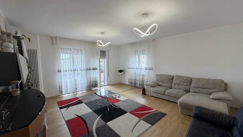 In vendita, nel cuore della tranquilla zona di Pontevigodarzere a Padova, proponiamo un ampio app...