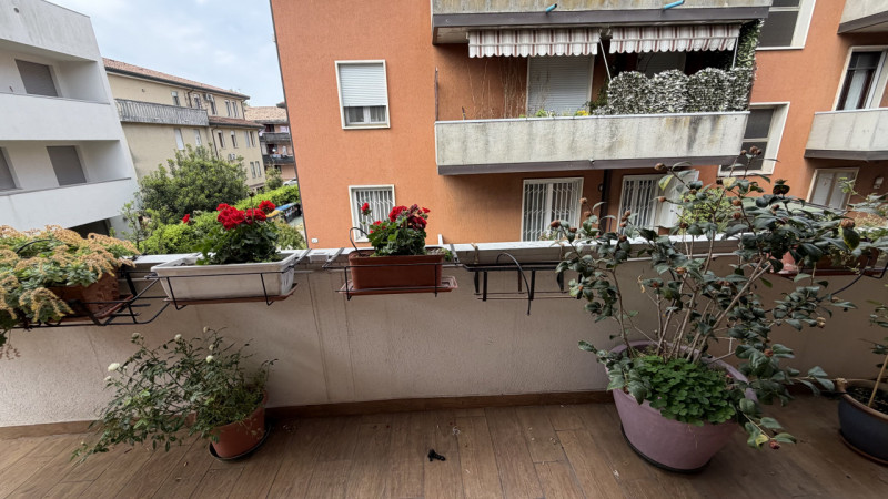In vendita, nel cuore della tranquilla zona di Pontevigodarzere a Padova, proponiamo un ampio app...