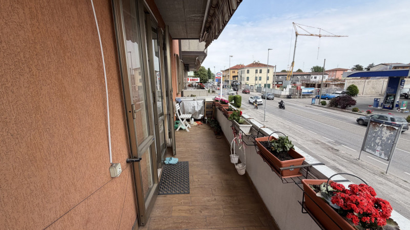 In vendita, nel cuore della tranquilla zona di Pontevigodarzere a Padova, proponiamo un ampio app...