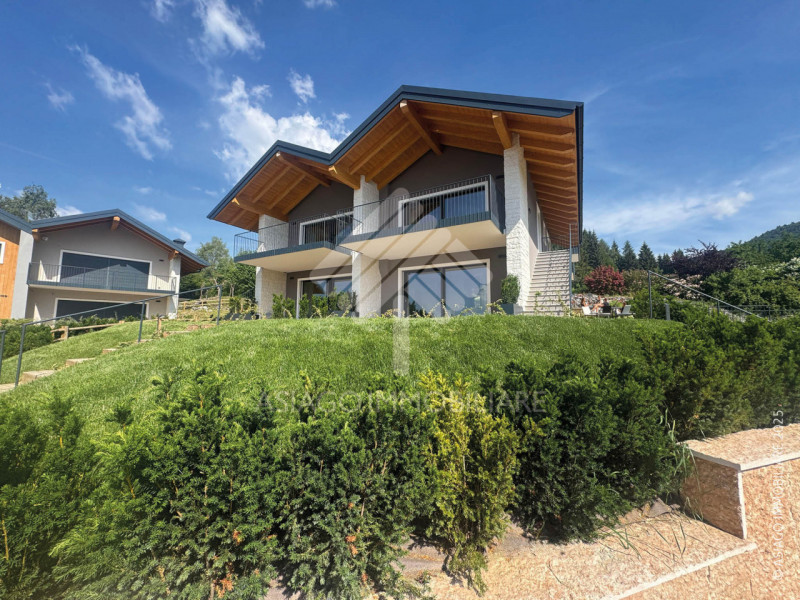 Asiago Immobiliare propone, nella splendida cornice del Villaggio Larici, a pochi chilometri da A...
