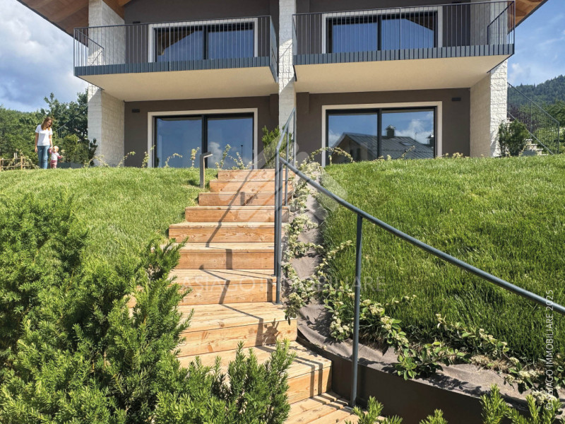 Asiago Immobiliare propone, nella splendida cornice del Villaggio Larici, a pochi chilometri da A...