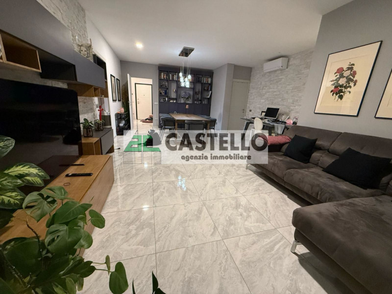 Padova Zona Stanga Ampio appartamento 3 camere completamente ristrutturato con terrazzo, posto au...