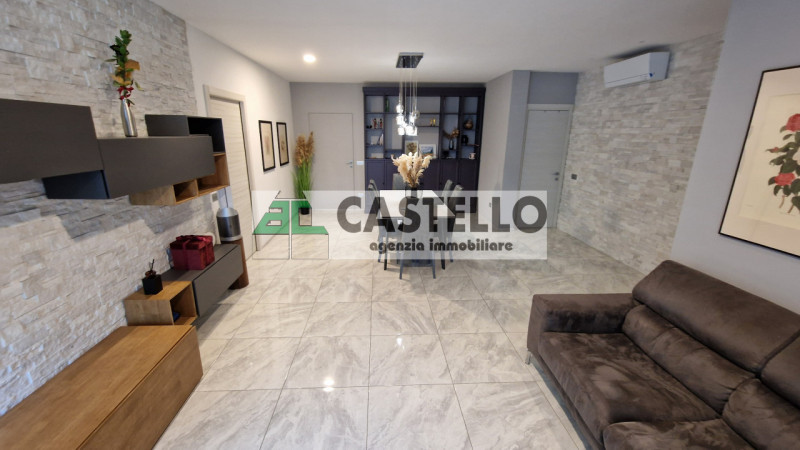 Padova Zona Stanga Ampio appartamento 3 camere completamente ristrutturato con terrazzo, posto au...
